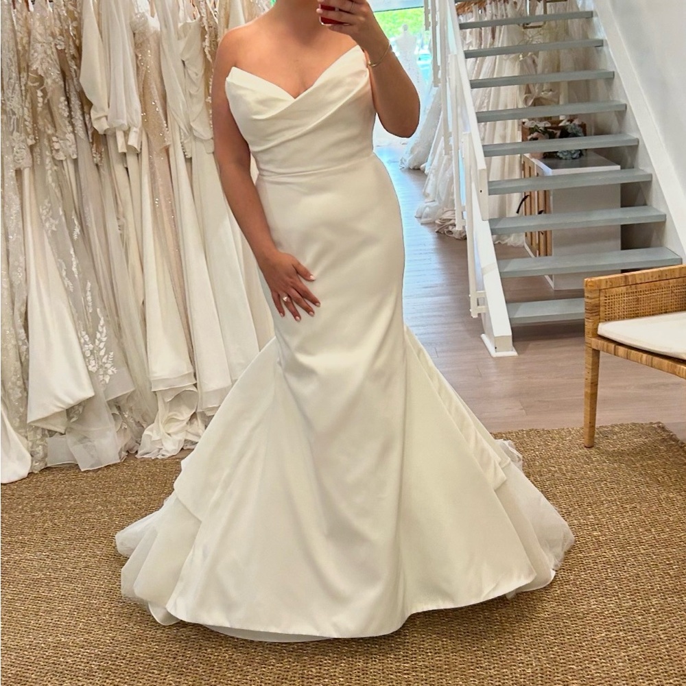 Justin Alexander Halsey Gown. NWT